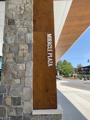Welcome to Miracle Plaza, a simple yet accessible urban destination.