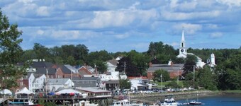 海岸沿いのメインを楽しむための静かなリバーフロントの休暇！