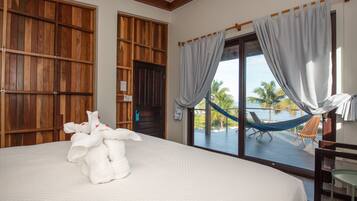 4 chambres, coffres-forts dans les chambres, bureau