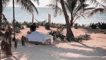 Piscine extérieure, piscine à débordement