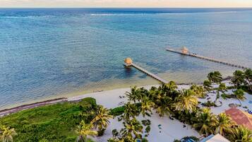 Ubicación a pie de playa, tumbonas y toallas de playa