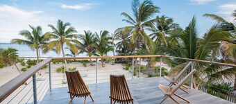 PRIVATE BEACHFRONT PARADISE with COOK & POOL = Luxury on the Sea!