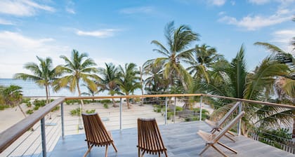 PRIVATE BEACHFRONT PARADISE with COOK & POOL = Luxury on the Sea!