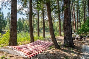 Property grounds - River`s Run - Your Riverfront Cabin (Leavenworth)