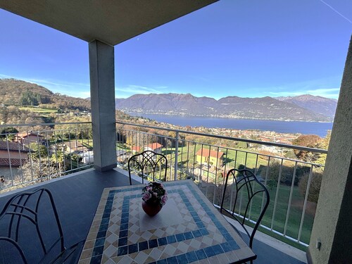Eucalipto 2 lake view apt. in a residence