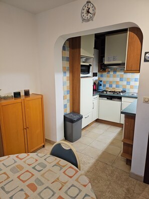 Fridge, microwave, oven, stovetop - apartments - 5 rooms - 4/6 persons (La Panne)