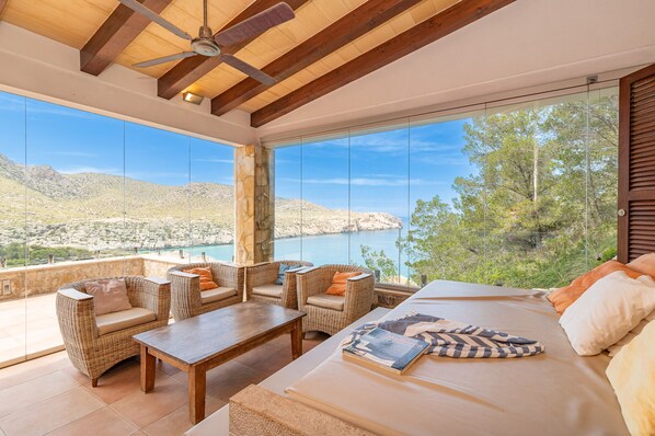 4 bedrooms, in-room safe, iron/ironing board, free WiFi - Beach Carbo for eight people with pool and BBQ (Cala San Vicente)