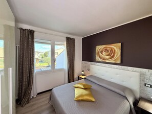 1 bedroom, in-room safe, iron/ironing board, free WiFi