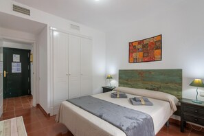 1 dormitori, planxa i posts de planxar, wifi gratuïta i roba de llit 