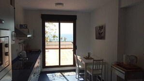 Kaffetrakter/tekoker, kjøleskap, mikrobølgeovn og ovn