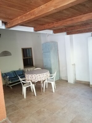 Dining - The blue holiday home of La Pervinca (Villassunta)