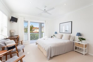 Queen Traditional Suite | Premium bedding, down comforters, individually decorated - Surf Side Retreat (Old Bar)
