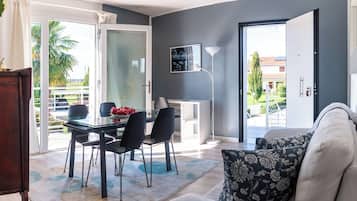 TV connectée, lecteur de DVD, livres, vidéothÚque