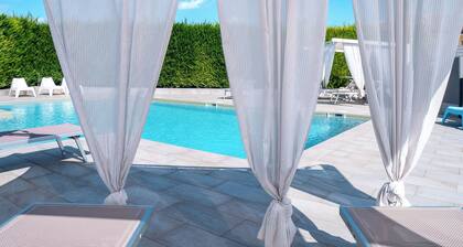 Country villa app. with POOL, A/C,WIFI, PARK and 28sqm PRIVATE TERRACE.