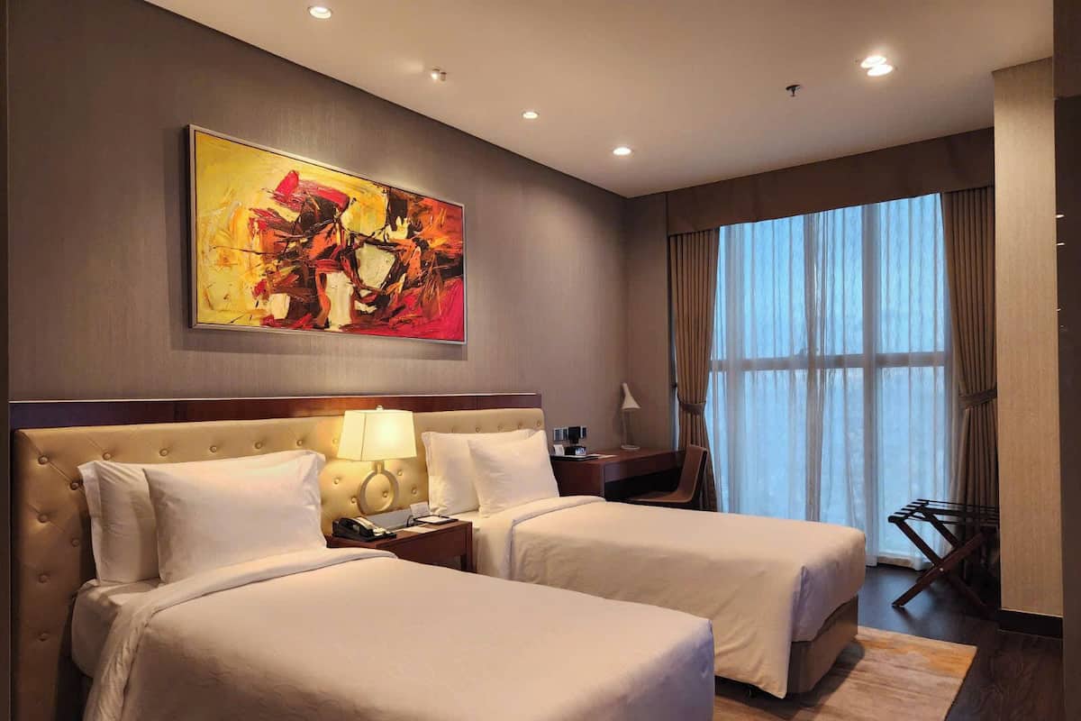 Grand Twin Room | Free minibar items, in-room safe, laptop workspace, blackout curtains
