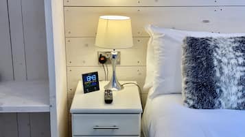 ๋๋ญ์ค ๋๋ธ๋ฃธ, ์์ค์ํธ | 1 ๊ฐ์ ์นจ์ค