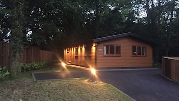 ์ํํธ, ์ ์ฉ ์์ค (Beech Lodge) | ์ธ๊ด