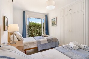 3 slaapkamers, een bureau, een strijkplank/strijkijzer, wifi