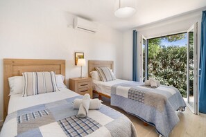 3 slaapkamers, een bureau, een strijkplank/strijkijzer, wifi