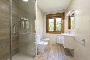 Shower, hair dryer, bidet, towels - ... in the countryside but very close to Coruña (Sesamo ( San Martiño ))