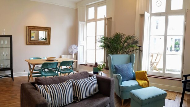 Living area - Spacious Loft With Balcony in Central London (London)
