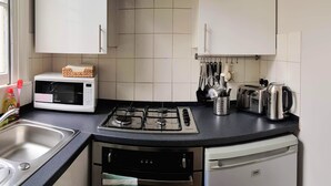 Private kitchen - Spacious Loft With Balcony in Central London (London)