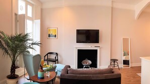 Lounge - Spacious Loft With Balcony in Central London (London)