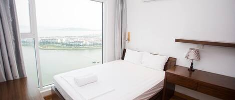 2 habitaciones, escritorio, tabla de planchar con plancha y wifi gratis