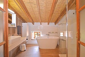 Bathtub, hair dryer, towels - Can Cortana - Charming country house with pool in Inca, Mallorca (Inca)