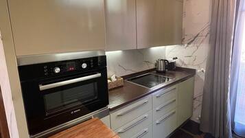 Refrigerador, microondas, horno, lavavajillas