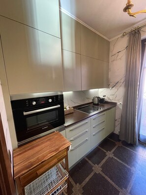 Fridge, microwave, oven, dishwasher - Anna lake view apartment with pool (Oggebbio)