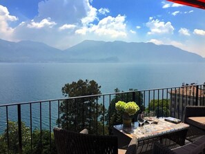 Outdoor dining - Anna lake view apartment with pool (Oggebbio)