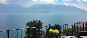 Anna lake view apartment with pool