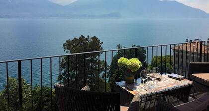 Anna lake view apartment with pool