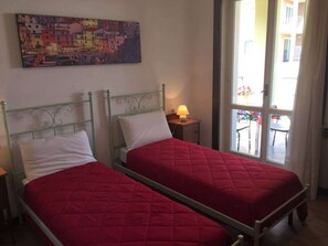 2 Schlafzimmer, Bügeleisen/Bügelbrett, kostenloses WLAN