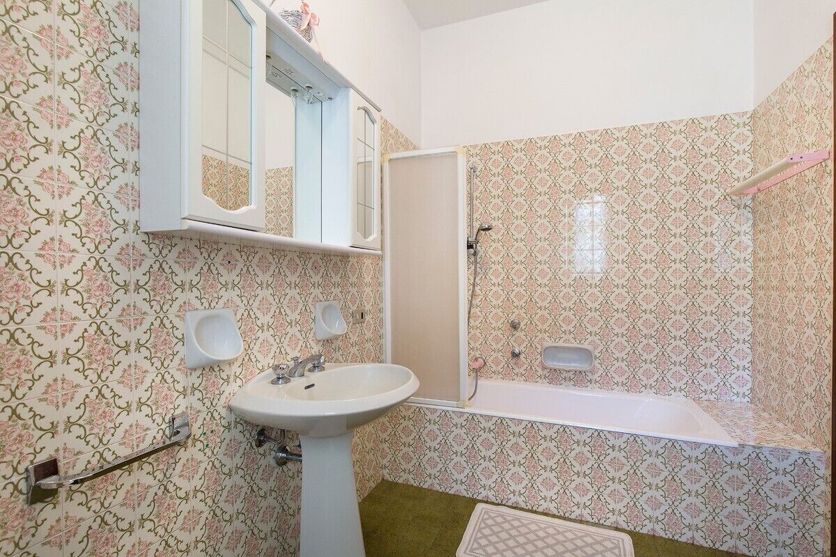 Bañera, artículos de tocador gratuitos, bidet