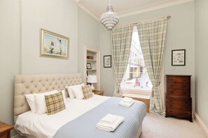 3 bedrooms, desk, iron/ironing board, travel cot