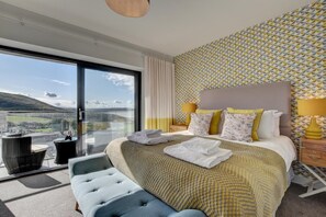 3 bedrooms, iron/ironing board, travel crib, free WiFi - 3 Bed in Woolacombe (oc-5byron) (Woolacombe)