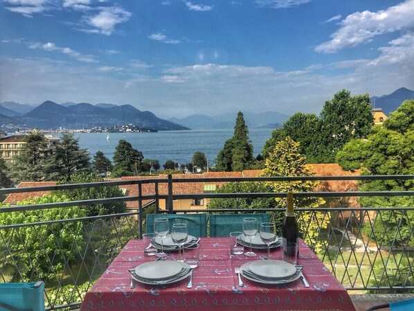 Outdoor dining - Bella apartment in the center of Stresa (Stresa)