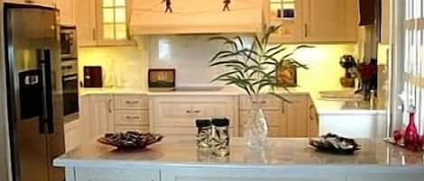 Frigorifero, microonde, forno, lavastoviglie