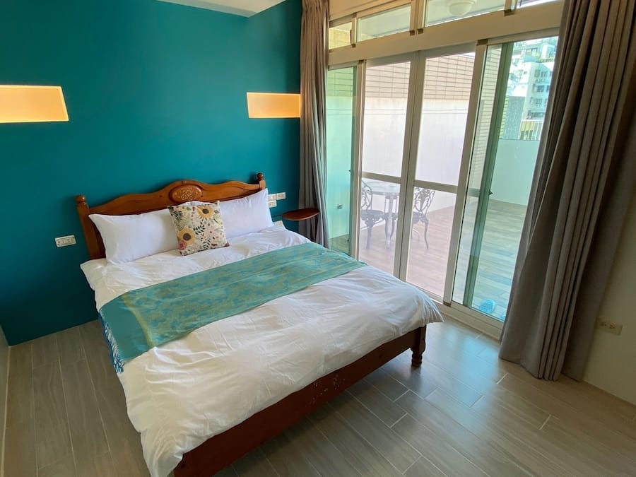 Klassieke tweepersoonskamer | Een bureau, gratis wifi, beddengoed