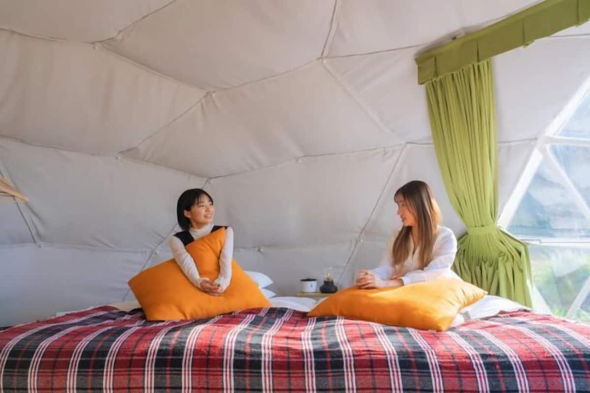 Premium bedding, in-room safe, free WiFi, bed sheets