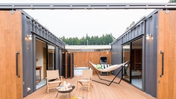 A modern container home with a deck, outdoor seating, and a hammock. - Fujino Kirameki (Gotemba)
