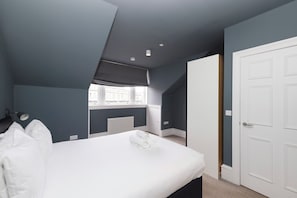 2 chambres, fer et planche à repasser, Wi-Fi, draps fournis