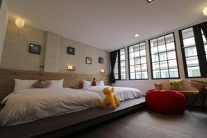 Family Quadruple Room | Desk, blackout drapes, soundproofing, free WiFi