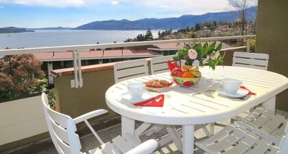 Selva 1 lake view apartment in Ghiffa with pool
