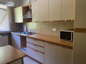 Kühlschrank, Mikrowelle, Geschirrspüler