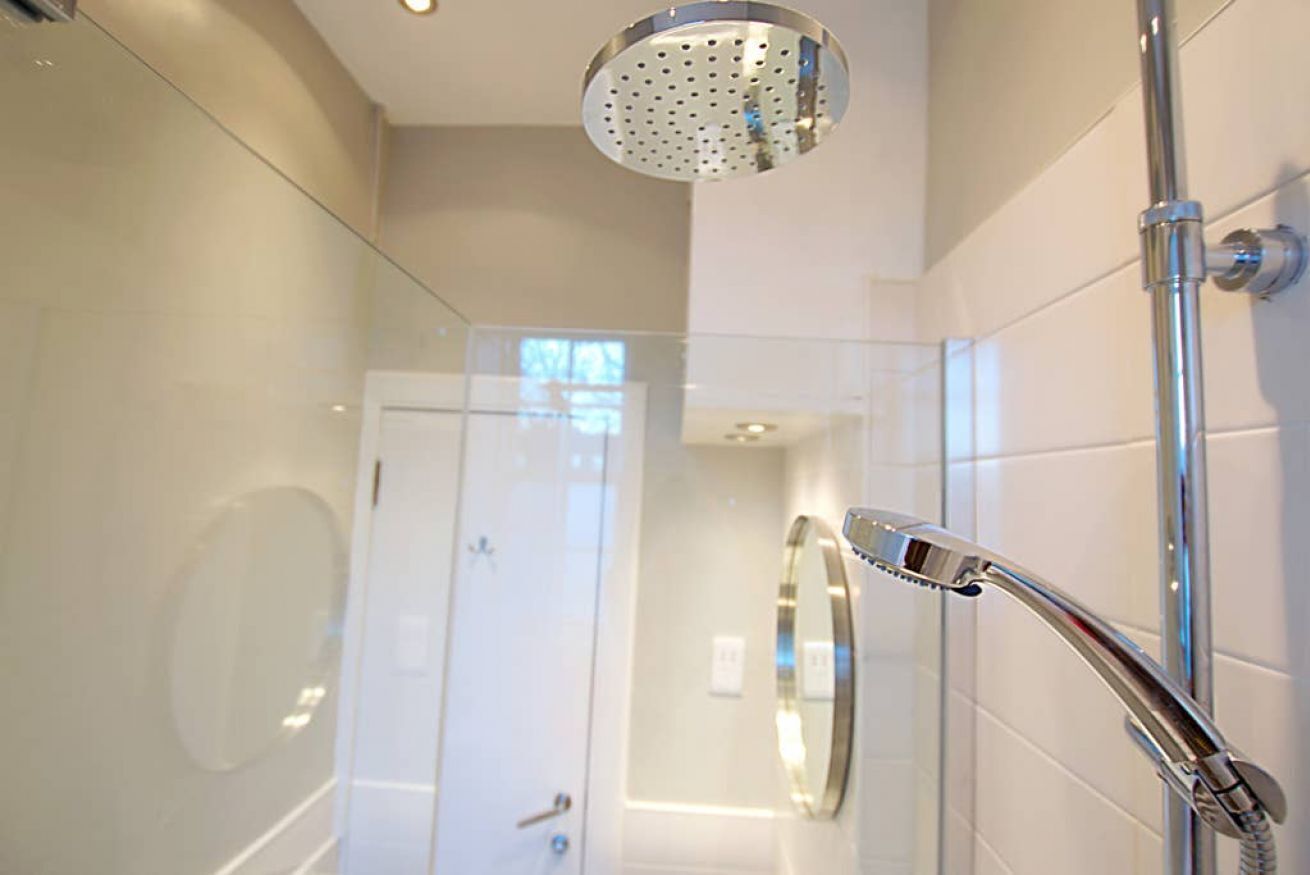 Shower, hair dryer, towels, shampoo