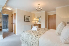 3 多间卧室、熨斗/熨衣板、WiFi、床单