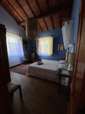 3 habitaciones, tabla de planchar con plancha y wifi gratis 
